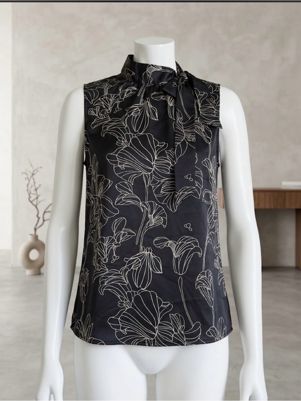 Ann Taylor Black Sleeveless Tie-Neck Floral Camisole